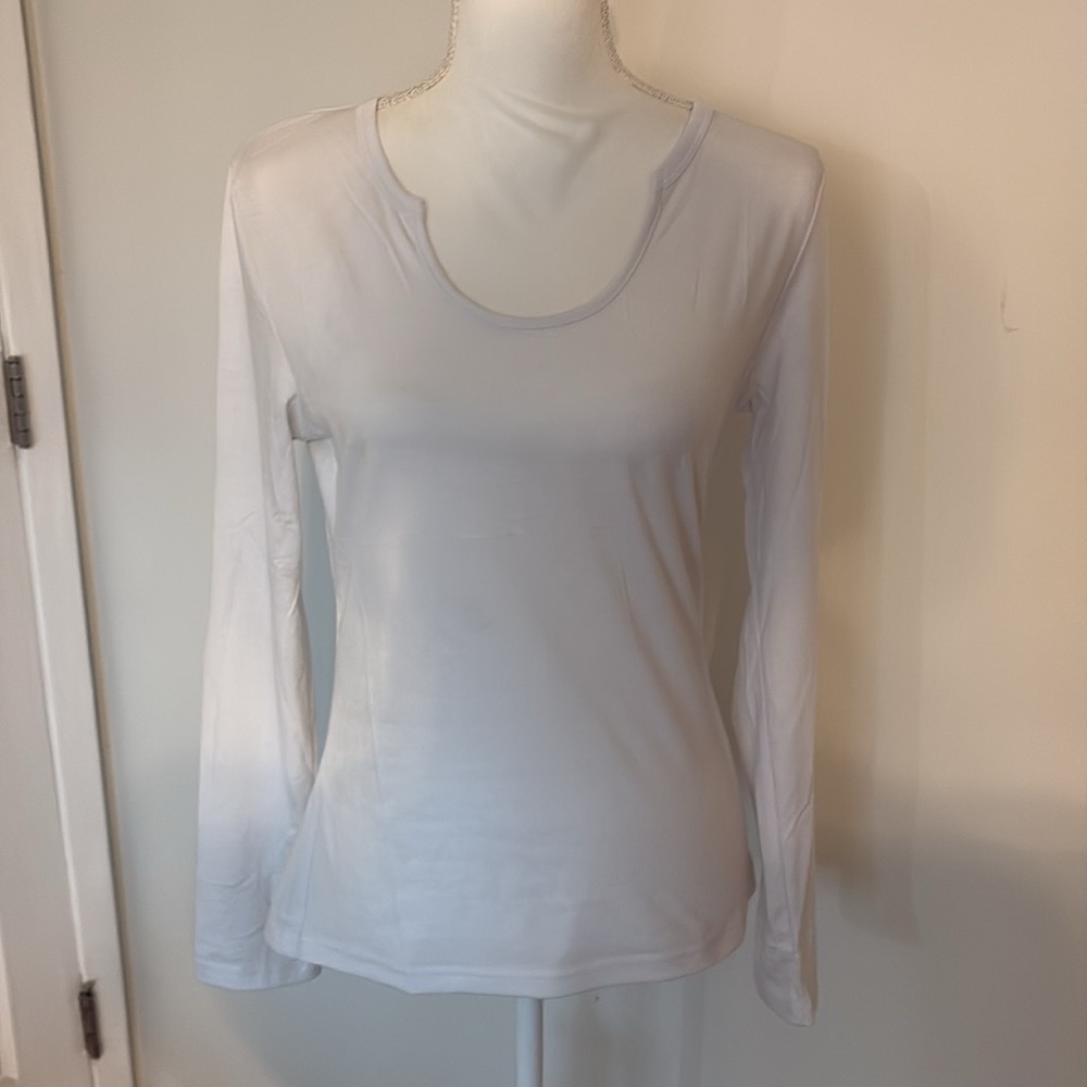 FREE With bundle of 2+ white Scoop Neck Long Sleeve Top medium - Picture 2 of 6